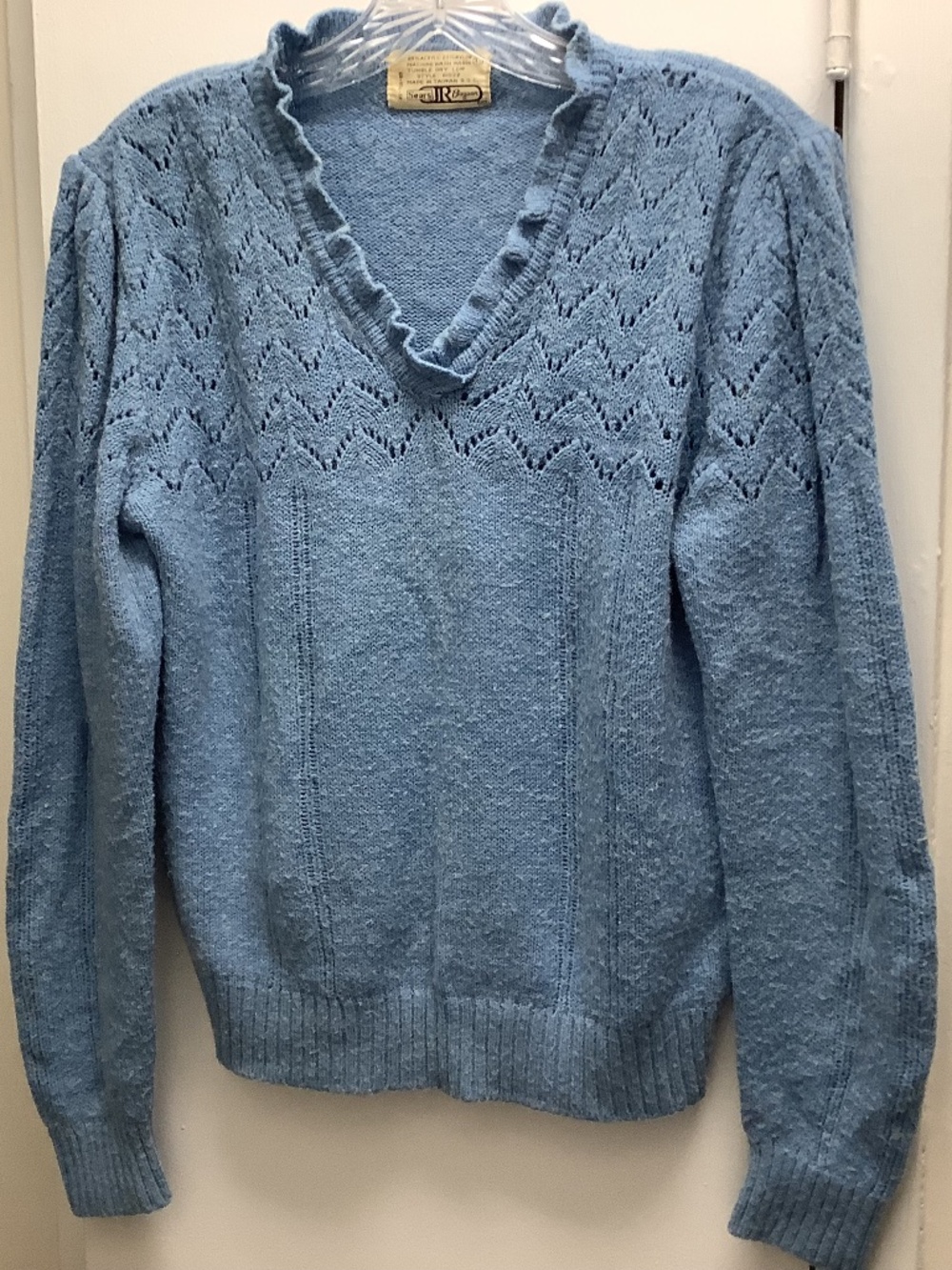 Vintage Pullover sweater top sizeLarge detailed stitching at neckline and bodice